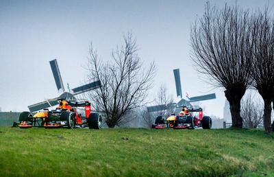 VIDEO. Cursă unică de Formula 1, pe străzile din Haga, în portul Rotterdam, dar și într-o seră cu lalele