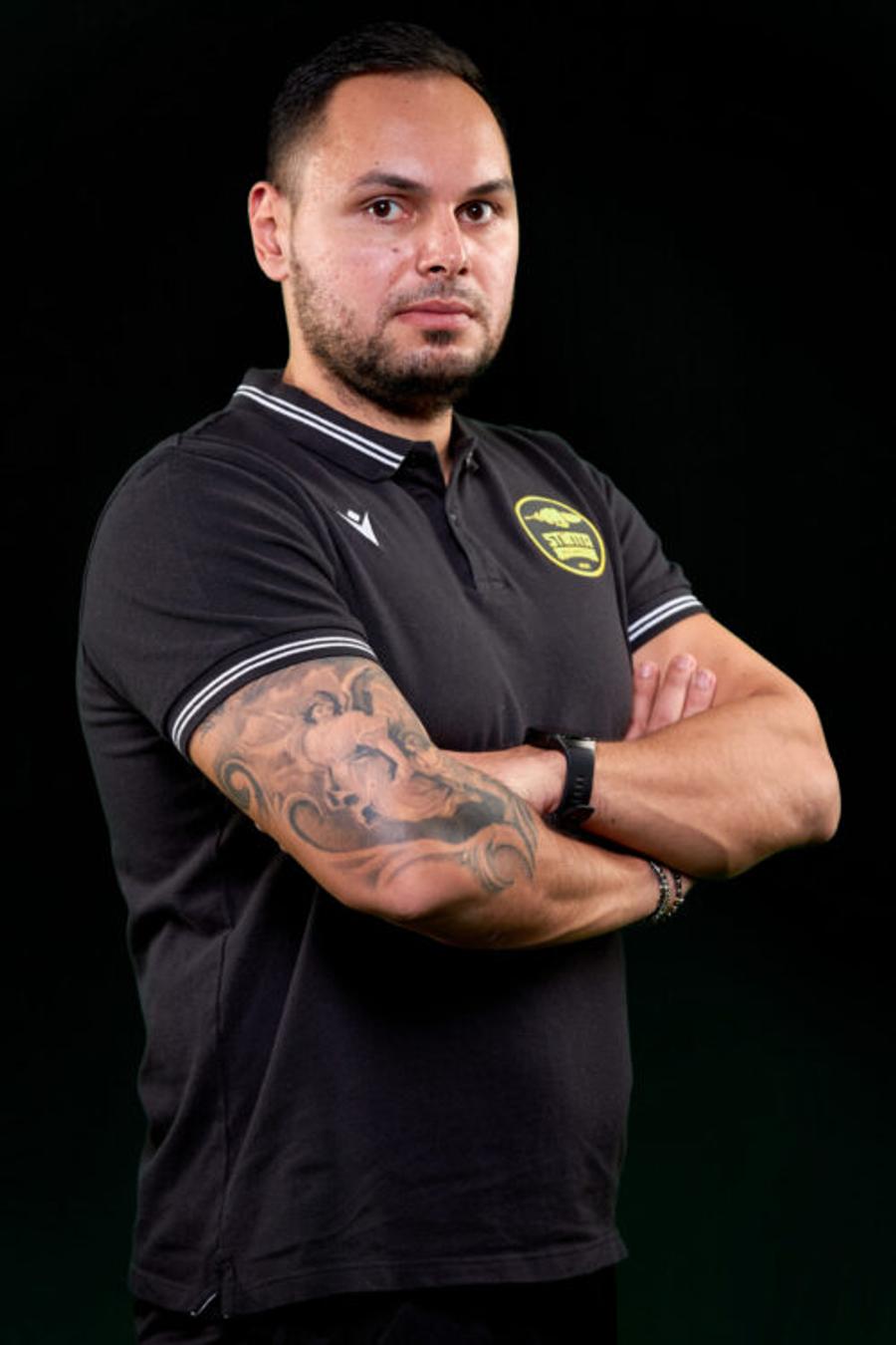 Scandal la semifinala U16 » Arbitri amenințați, sub privirile copiilor: „Antrenorul le striga «O să vă dau bricege! Să moară familia mea, mă duc la pușcărie! Vă omor!»”