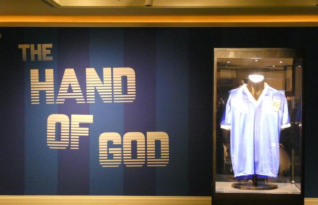 Nou record mondial pentru un tricou vândut la licitație » Ce sumă a depășit o barieră care rezista de un secol!