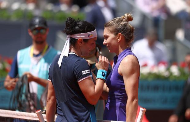 Surprinsă de camere » Ce i-a spus Simona Halep lui Ons Jabeur la fileu, imediat după finalul meciului