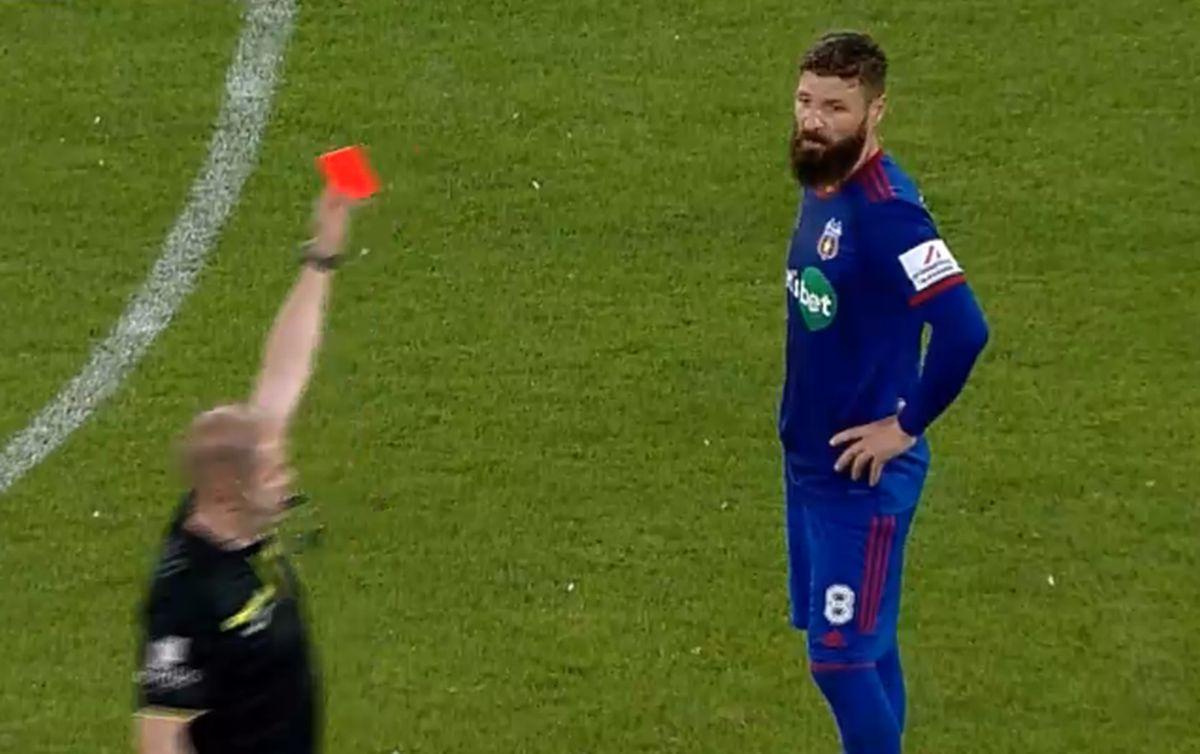 Cel mai încins moment din CSA Steaua - U Cluj: veteranul „militarilor”, eliminat