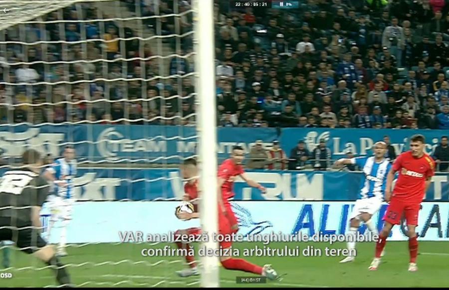 Mingea șutată de Raul Silva pare să-l lovească pe Iulian Cristea în brațul stâng // foto: captură video FRF MM Stoica și Cristi Balaj, reacții dure după ce Vassaras s-a pronunțat în cea mai „fierbinte” fază a etapei: „Ia-ne de proști, dar nu ne lua de orbi!”