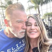 Nadia Comăneci l-a antrenat pe Arnold Schwarzenegger într-un parc. Foto: Hepta
