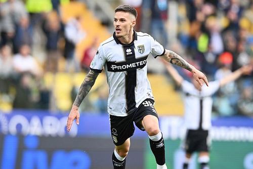 Dennis Man, văzut de italieni drept „emblema Parmei”. Foto: Instagram @dennismanofficial