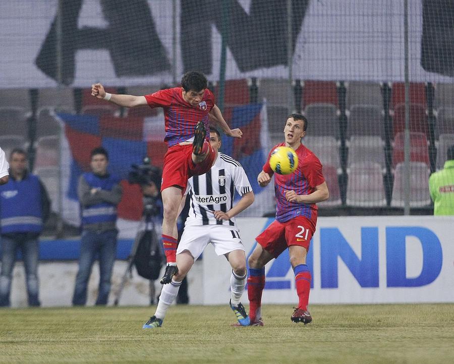 Dănănae în tricoul FCSB / foto: Arhivă GSP Opinie fermă la GSP Live: „Sunt două motive pentru care FCSB nu va câștiga titlul decât din întâmplare”