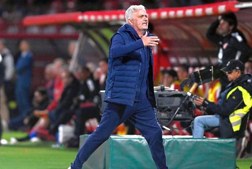 Jose Mourinho a atacat cu violență arbitrul și a făcut o dezvăluire incredibilă. Foto: Imago Images