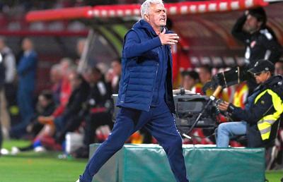 Mourinho a atacat cu violență arbitrul, apoi a șocat asistența: „Am purtat microfon pe teren” » Ce pedeapsă riscă și de ce vrea să rupă acordul cu Roma