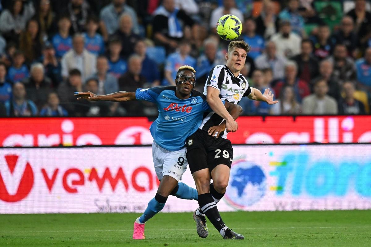 Udinese - Napoli 1-1 » Pentru D10S! Nebunie pe străzile din Napoli. Echipa la care Maradona a scris istorie e din nou campioană în Italia, după 33 de ani