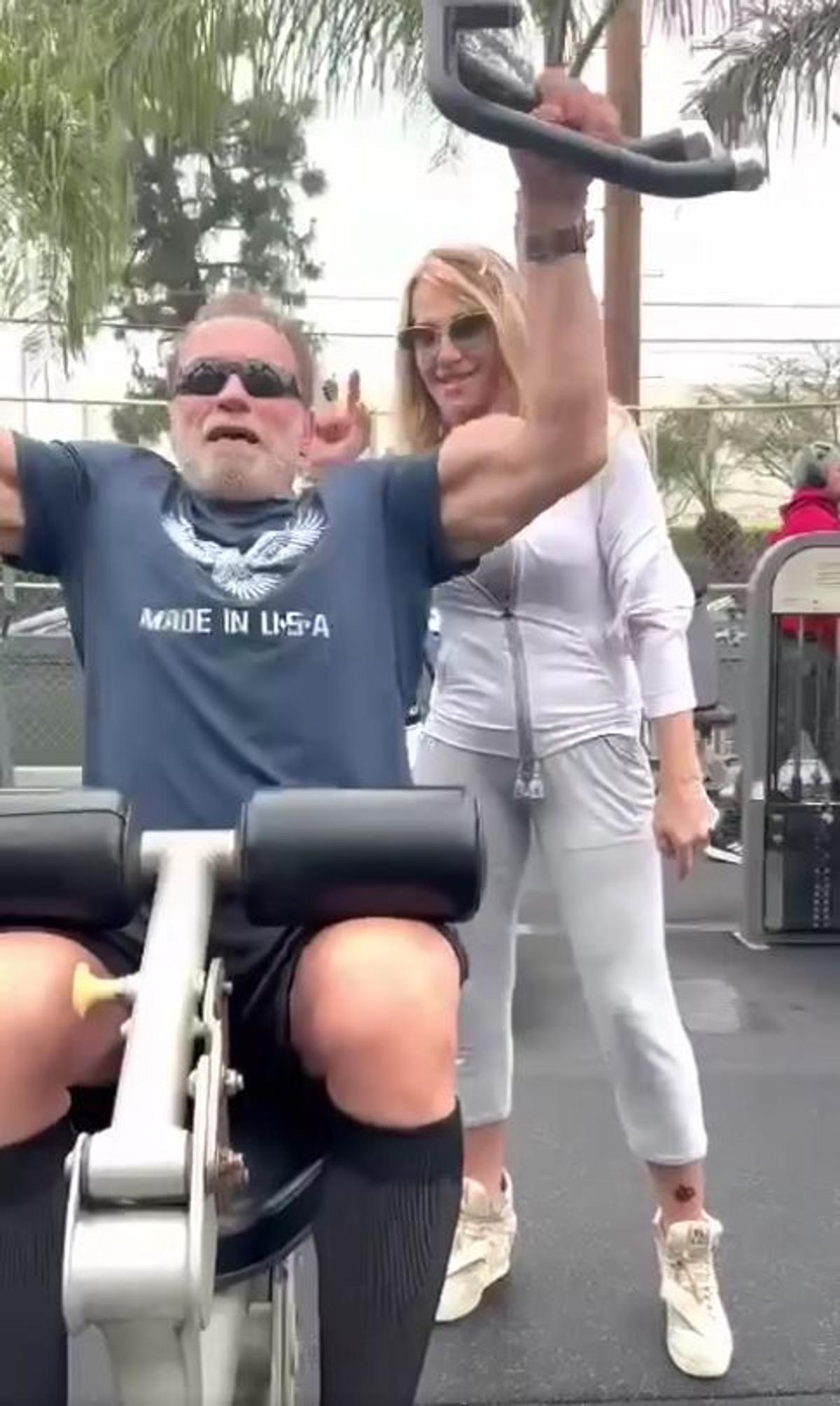Nadia Comăneci l-a antrenat pe Arnold Schwarzenegger într-un parc: „10, ăsta e numărul meu favorit, știai?”