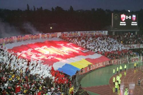 Scenografia dinamoviștilor la celebrul meci cu FCSB din mai 2008