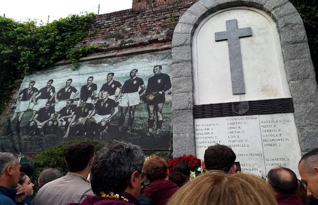 75 de ani de la tragedia tulburătoare din Italia » Marea echipă din anii' 40 a dispărut într-un accident aviatic. La bord se afla antrenorul născut în România