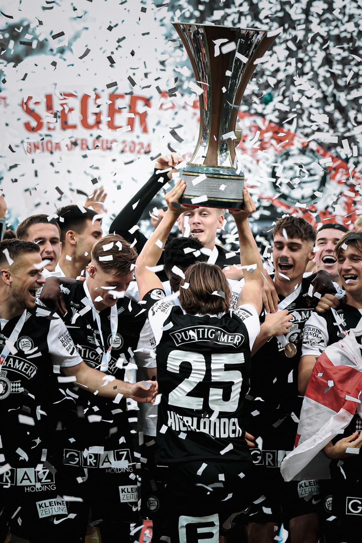 Sturm Graz a câştigat Cupa Austriei! Show în vestiar pe hit-ul momentului, „Made in Romania”