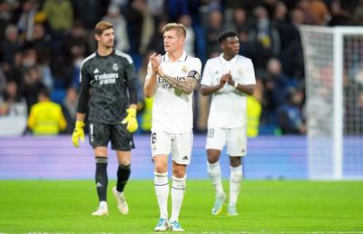 Real Madrid face scor cu Cadiz și așteaptă rezultatul meciului Girona - Barcelona pentru a ști dacă sărbătorește titlul