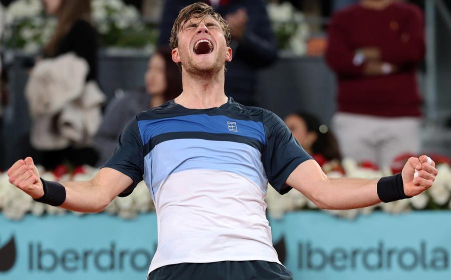 Jack Draper după victoria în semifinale în fața lui Lorenzo Musetti FOTO Guliver/GettyImages Jack Draper, finalistul de la Madrid, conduce un Volkswagen Polo: „Nu am prea multe lucruri scumpe”