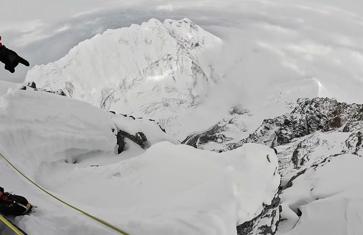 Nepalul schimbă regulile pentru expedițiile pe Everest » Cât trebuie să plătească străinii și o nouă condiție majoră: toate companiile o contestă