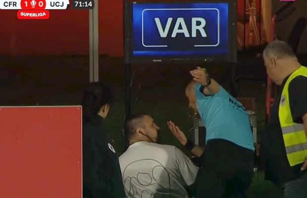 Motivul incredibil pentru care s-a defectat sistemul VAR la CFR Cluj - U Cluj » FRF a dat explicațiile: „Incidentul a compromis conexiunea”