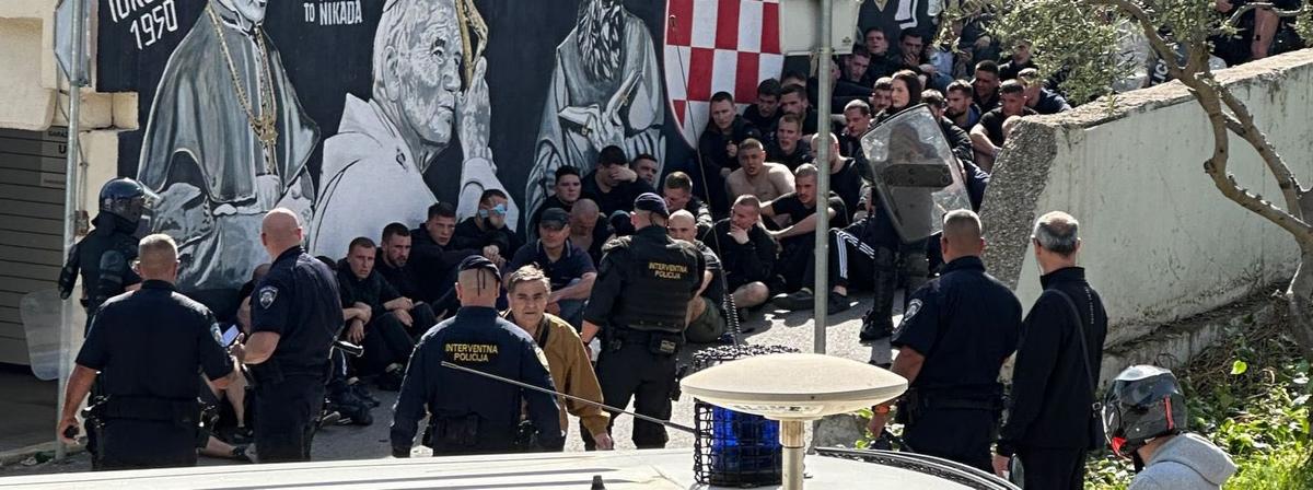 Bătaie în toată regula înainte de derby » 160 de suporteri au fost arestați, mai mulți polițiști răniți