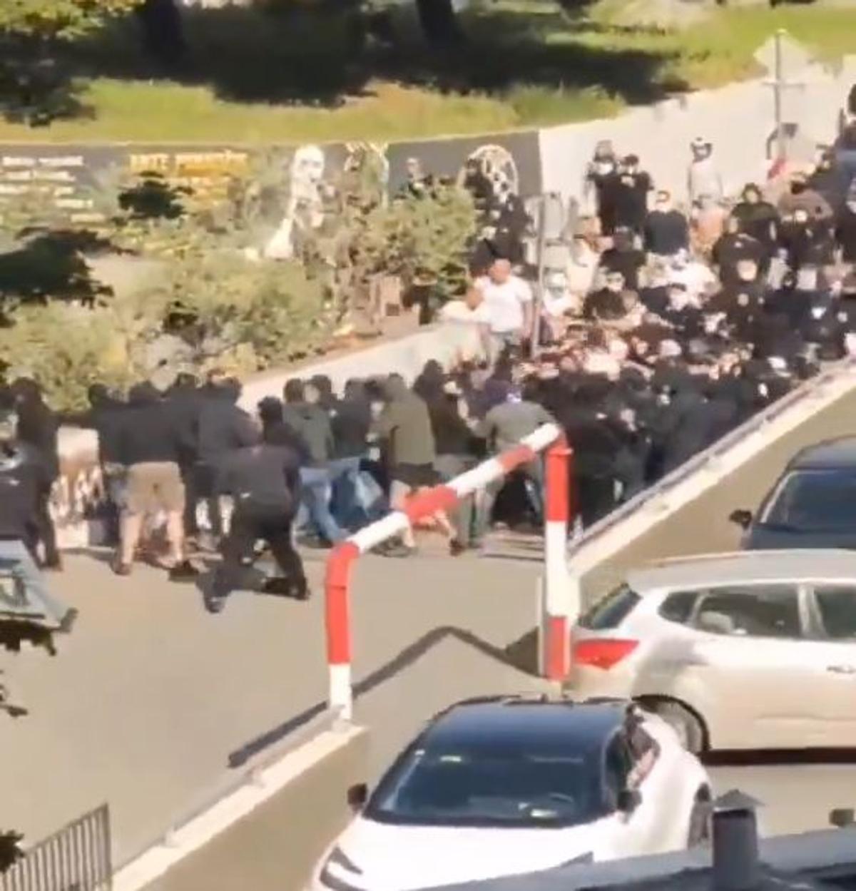Bătaie în toată regula înainte de derby » 160 de suporteri au fost arestați, mai mulți polițiști răniți