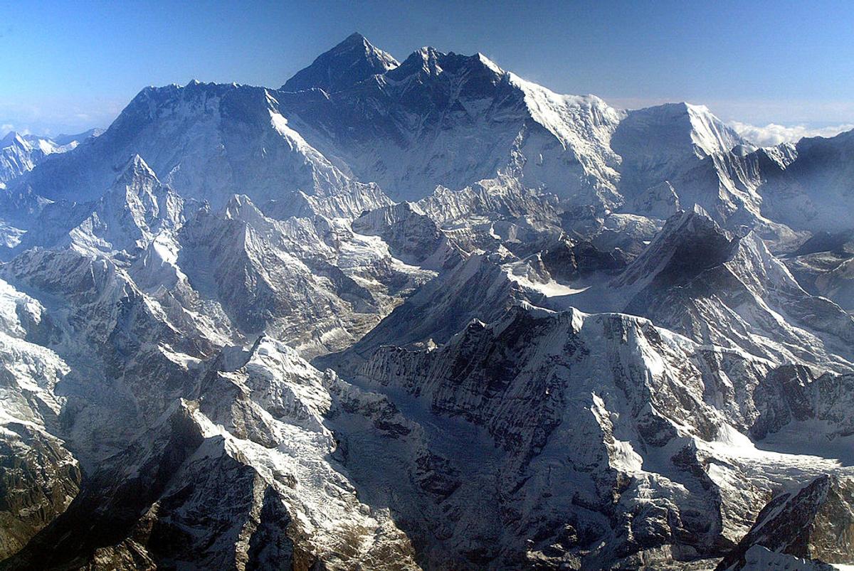Nepalul schimbă regulile pentru expedițiile pe Everest » Cât trebuie să plătească străinii și o nouă condiție majoră: toate companiile o contestă
