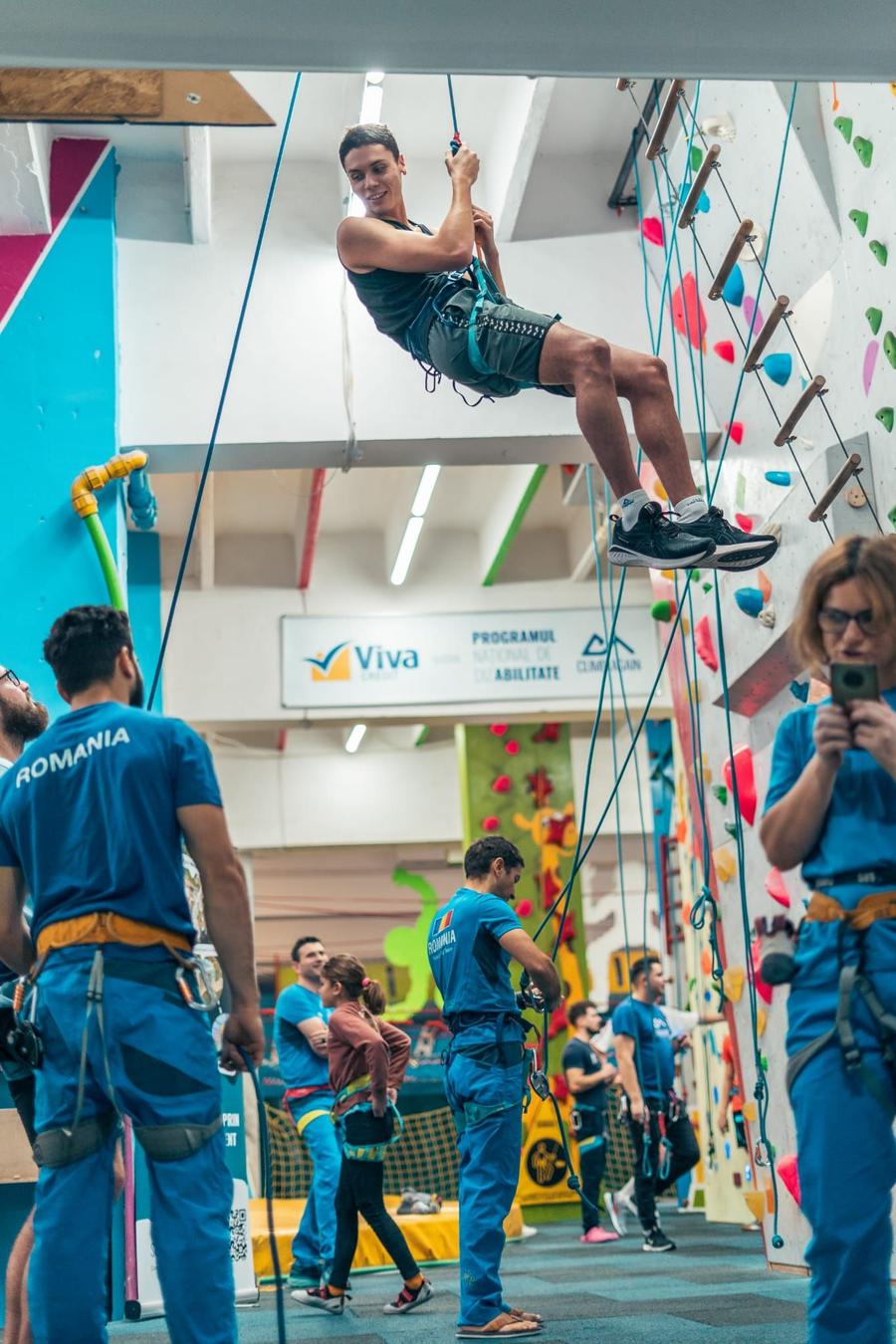 David Popovici, antrenamente alături de sportivii paralimpici din lotul național de paraescaladă