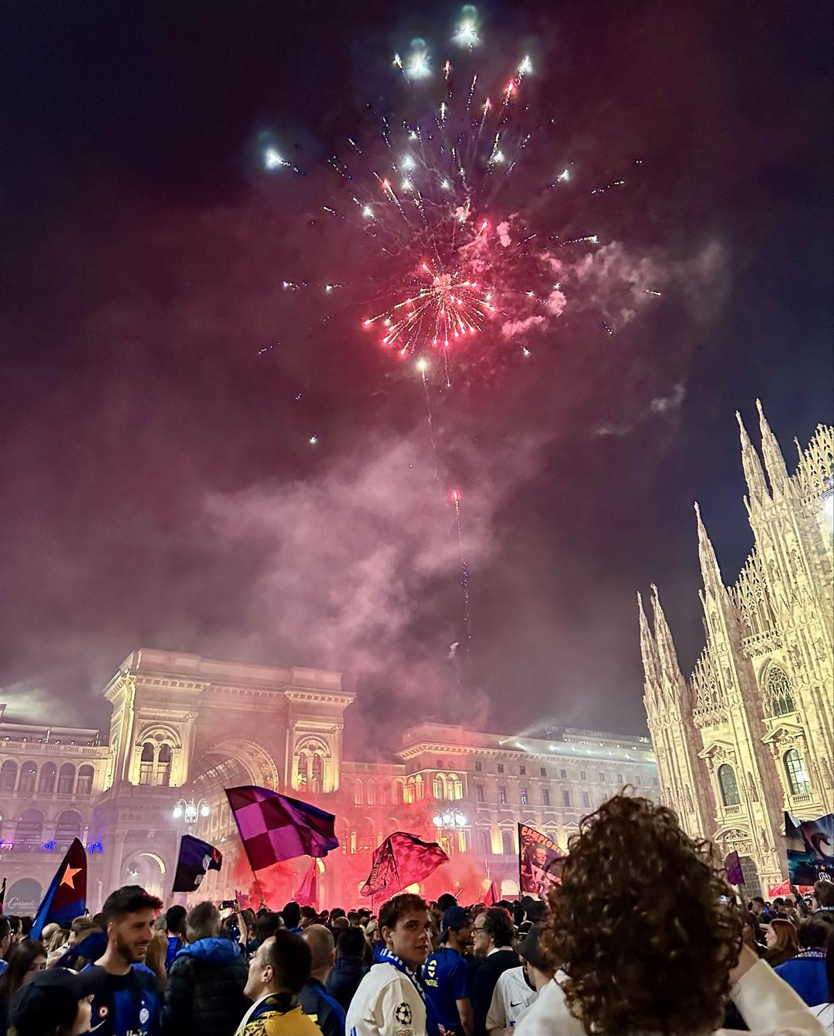 Imagini din Piazza Duomo, după ce Inter a câștigat titlul // foto: X