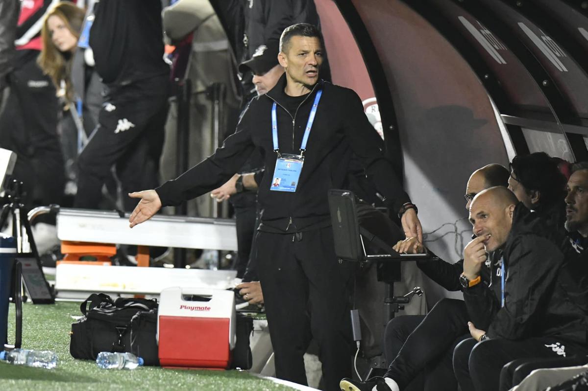Toți o bat pe Rapid! Giuleștenii n-au scăpat de furia fanilor, Pancu & CFR Cluj își asigură locul de Europa » Clasamentul
