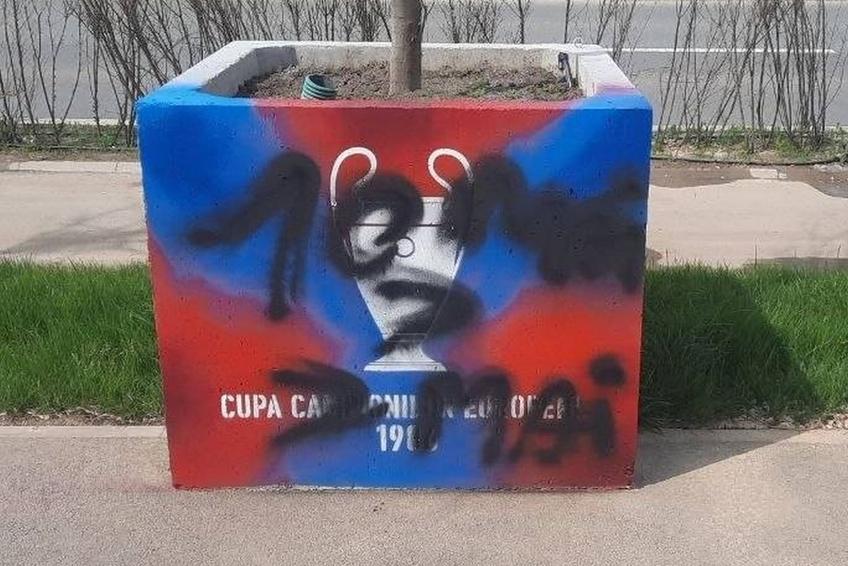 Mesaj vandalizat de dinamoviști în Ghencea: „10 mai > 7 mai” // FOTO: Facebook
