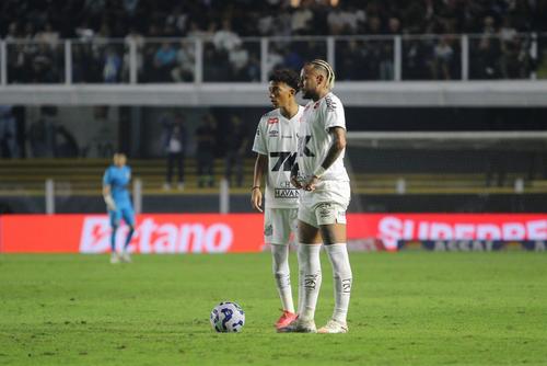 Neymar și Robinho jr, în timpul unui meci al lui FC Santos / Foto: Imago