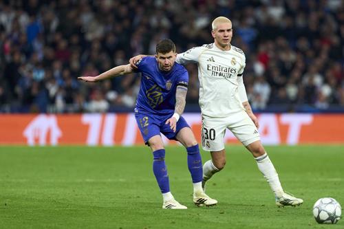 Caio Henrique (dreapta), în duel cu Franco Mastantuono (stânga) în Real Madrid - AS Monaco / Foto: Imago Images