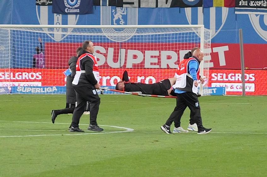 Alberto Soro s-a accidentat în Craiova - Dinamo // FOTO: Andrei Furnigă (GSP.ro)