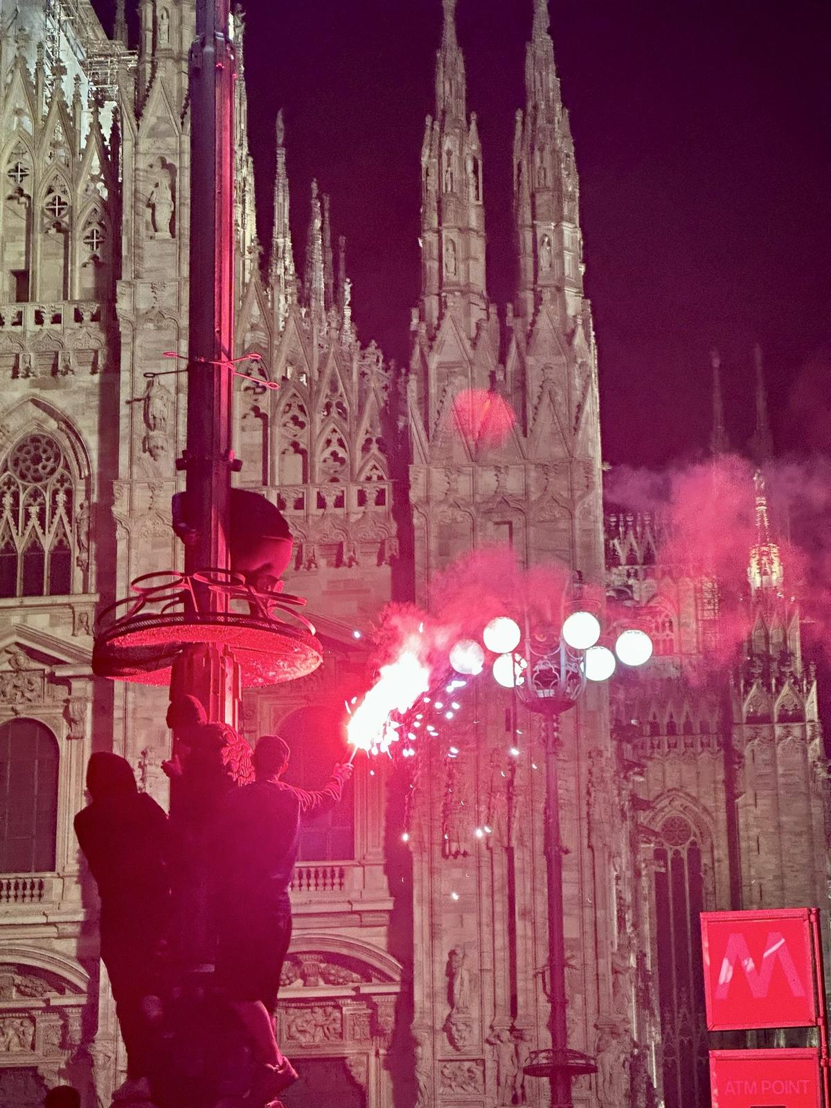Imagini din Piazza Duomo, după ce Inter a câștigat titlul // foto: X