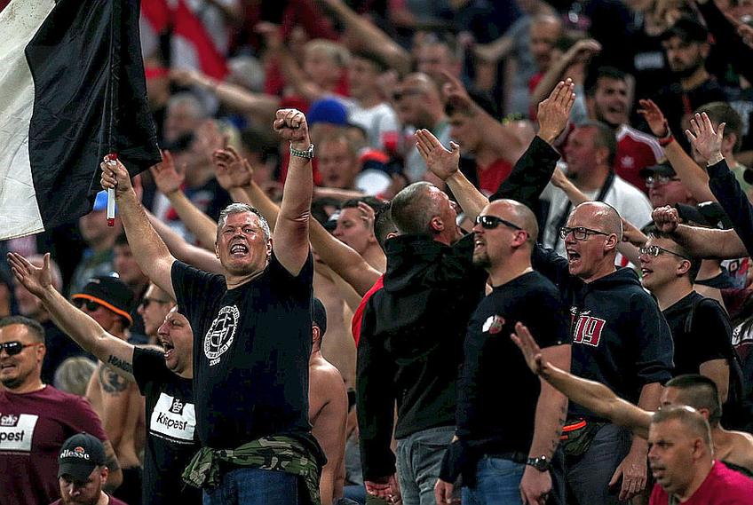 Fanii lui Honved la finala Cupei // FOTO: https://www.facebook.com/honvedfc/