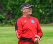 Mircea Rednic în postura de „arbitru” // sursă foto: facebook @ FC Politehnica Iași