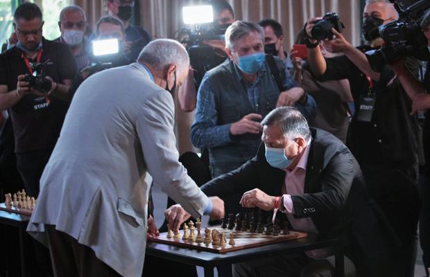 „Confruntare” inedită la Superbet Chess Classic Romania: legendarul Garry Kasparov, față-n față cu Ion Crăciunescu