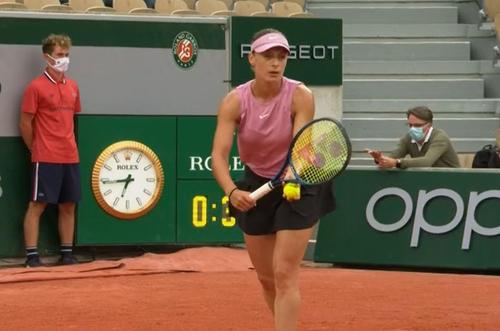 Meciul Ana Bogdan (28 de ani, 102 WTA) - Paula Badosa (23 de ani, 35 WTA), din turul 3 de la Roland Garros, a fost oprit câteva zeci de secunde din cauza zgomotului creat de un foc de artificii.