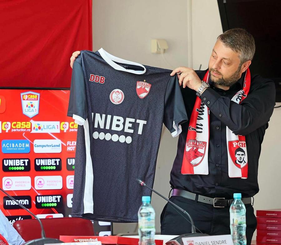 Alegerea lui Șendre s-a dovedit greșită // FOTO Facebook Cum s-au numit antrenori la Dinamo: conduceri vizibile vs. conduceri invizibile » Uhrin jr, angajat purtătorul de cuvânt al DDB
