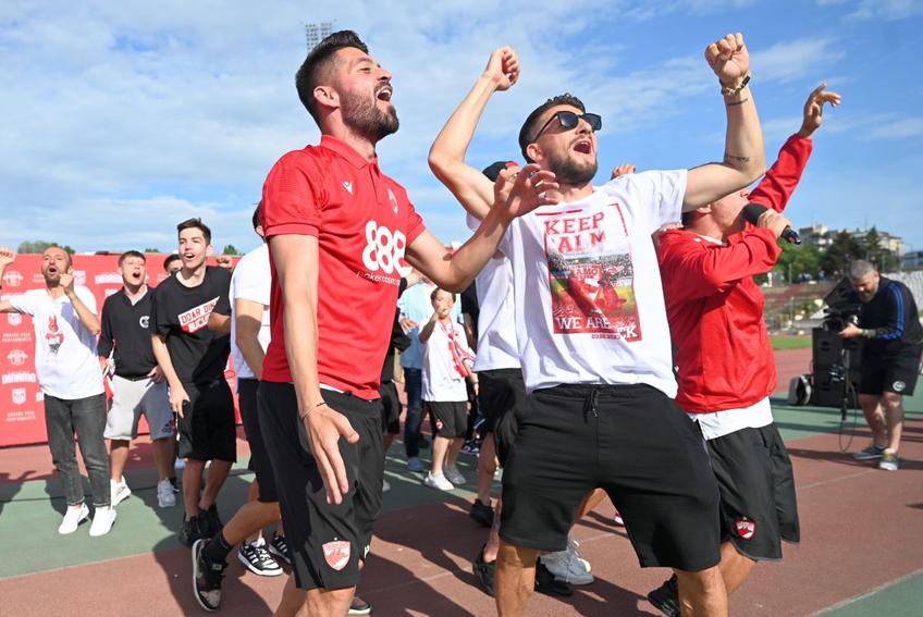 Sărbătoarea dinamoviștilor continuă și astăzi. Ovidiu Burcă și elevii lui s-au mutat pe vechea arenă din Ștefan cel Mare.