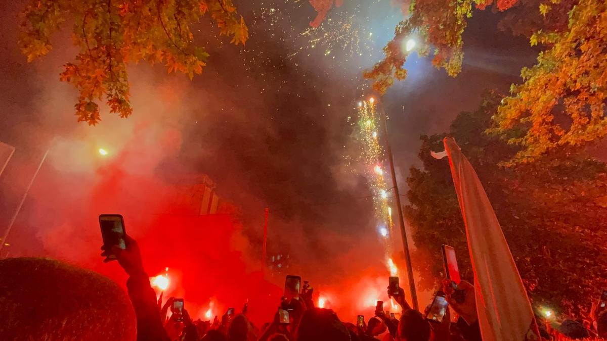 Dinamo petrece ca-n povești: imagini spectaculoase din noaptea promovării