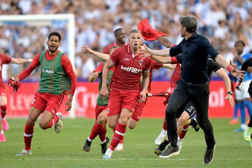Antwerp a remizat pe terenul lui Genk, scor 2-2, și a cucerit titlul în Belgia. Royale Union SG era la mâna ei, dar a cedat pe teren propriu în fața lui Club Brugge, club fără obiectiv, scor 1-3.