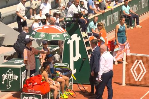 Perechea Miyu Kato (28 de ani) și Aldila Sutjiadi (28 de ani) a fost descalificată la scorul de 6-7(1), 3-1, în înfruntarea cu Marie Bouzkova (24 de ani) și Sara Sorribes Tormo (26 de ani) din „optimile” Roland Garros.