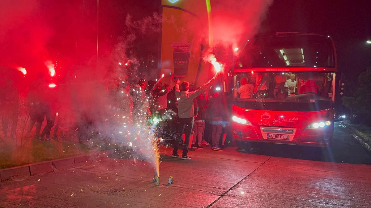 Dinamo petrece ca-n povești: imagini spectaculoase din noaptea promovării