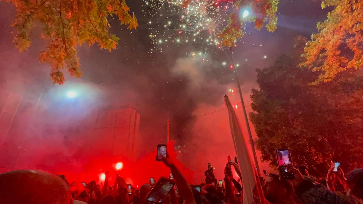 „Revelion” alb-roșu » Imagini de colecție: fanii lui Dinamo au însoțit autocarul până la București! Sărbătoare alături de jucători + cine a fost inamicul #1