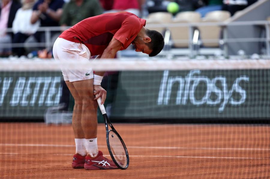 Novak Djokovic, în dificultate la Roland Garros 2024, foto: Getty Images Novak Djokovic s-a retras de la Roland Garros! Verdict dur al medicilor, după RMN-ul efectuat azi