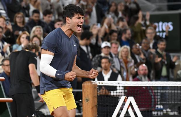Carlos Alcaraz e din nou în semifinale la Roland Garros, unde îl va întâlni pe Jannik Sinner