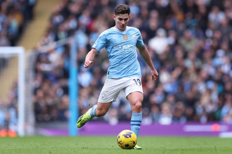 Julian Alvarez în tricoul lui Manchester City / Foto: Getty Images Atletico Madrid a dat astăzi două SUPERLOVITURI: 115 milioane pentru vedetele din Premier League! „11-le” senzațional cu care Simeone trebuie să aducă titlul
