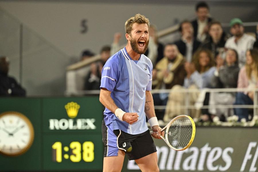 Corentin Moutet la Roland Garros 2024 Foto: Imago Apariția unui rebel » Povestea talentatului „bad boy” Corentin Moutet: nervi nestăpâniți, o dispută neconvențională cu o arbitră din România, dar și ovațiile unei arene întregi la Roland Garros