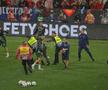 Oamenii de ordine au avut serios de furcă cu fanii care își doreau o poză cu Cristiano Ronaldo. Foto: Ionuț Iordache (GSP.RO)