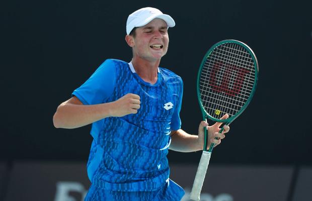 Un jucător român s-a calificat în sferturile de finală ale competiției de juniori de la Roland Garros » Victorie în 54 de minute în „optimi”