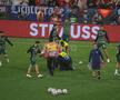 Oamenii de ordine au avut serios de furcă cu fanii care își doreau o poză cu Cristiano Ronaldo. Foto: Ionuț Iordache (GSP.RO)