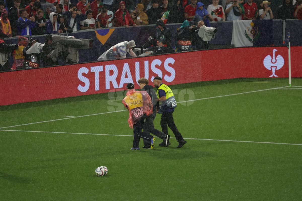 UEFA nu vrea să mai vadă astfel de momente, dar n-a putut fi evitat! Ce s-a întâmplat înainte de Germania - Portugalia